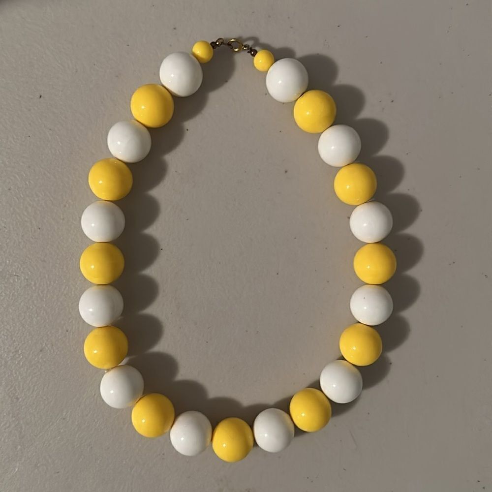 Vintage 80’s Yellow and White Beaded Necklace Jewelry